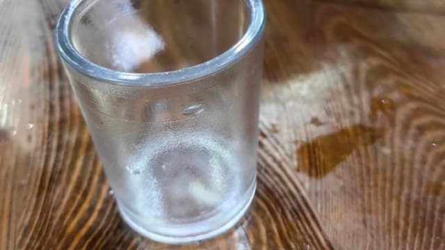 投诉男童小便在酒楼玻璃杯 中国女子反被斥无理取闹