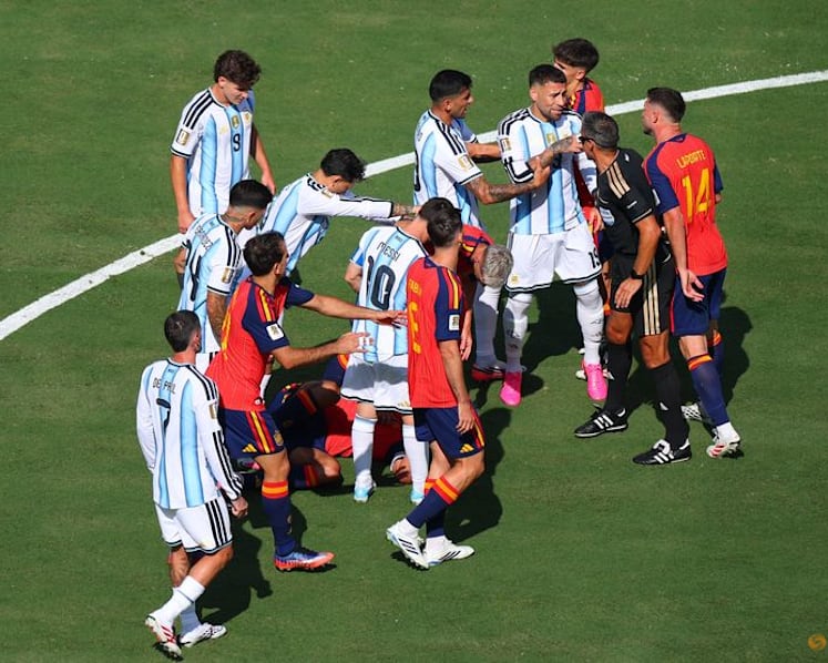 Spain battle past 10-man Argentina 1-0 in extra time to win World Cup
