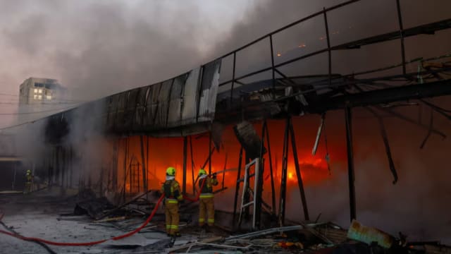 俄乌相互爆发最大规模无人机袭击 