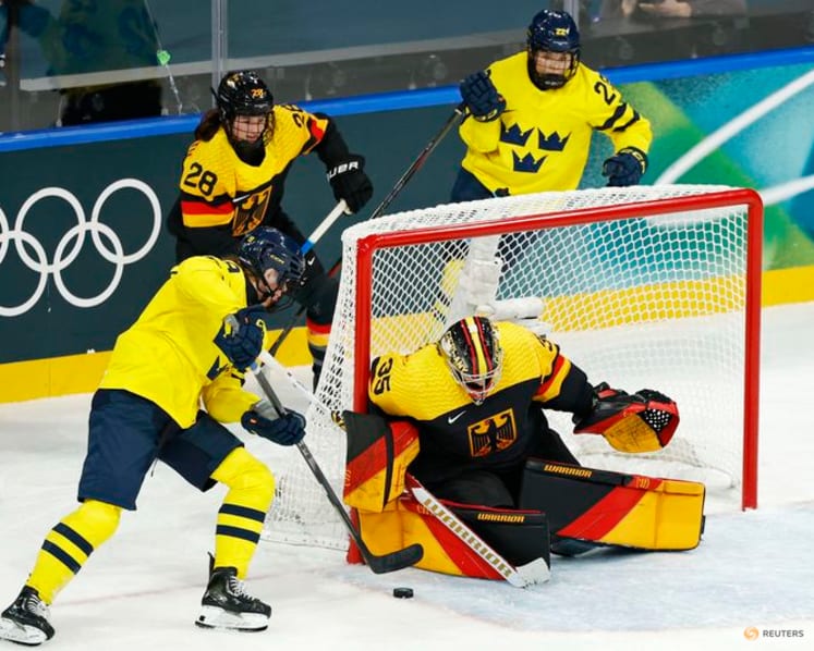 Ice hockey-US overpower Czechs, Italy thrill home crowd, Sweden beat Germany as women's tournament begins
