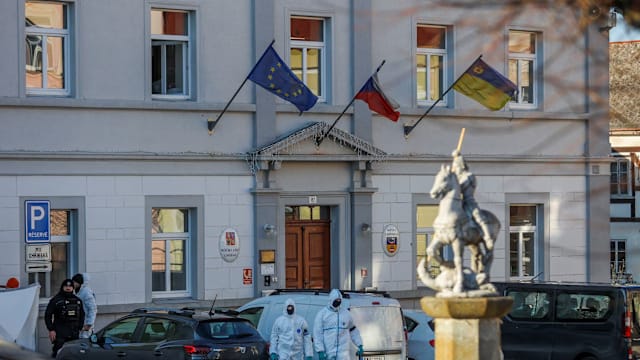 捷克市政厅发生枪击案 造成两死六伤