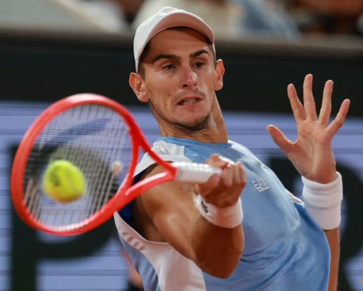 Arnaldi through to semi-finals as fellow Italian Berrettini retires injured