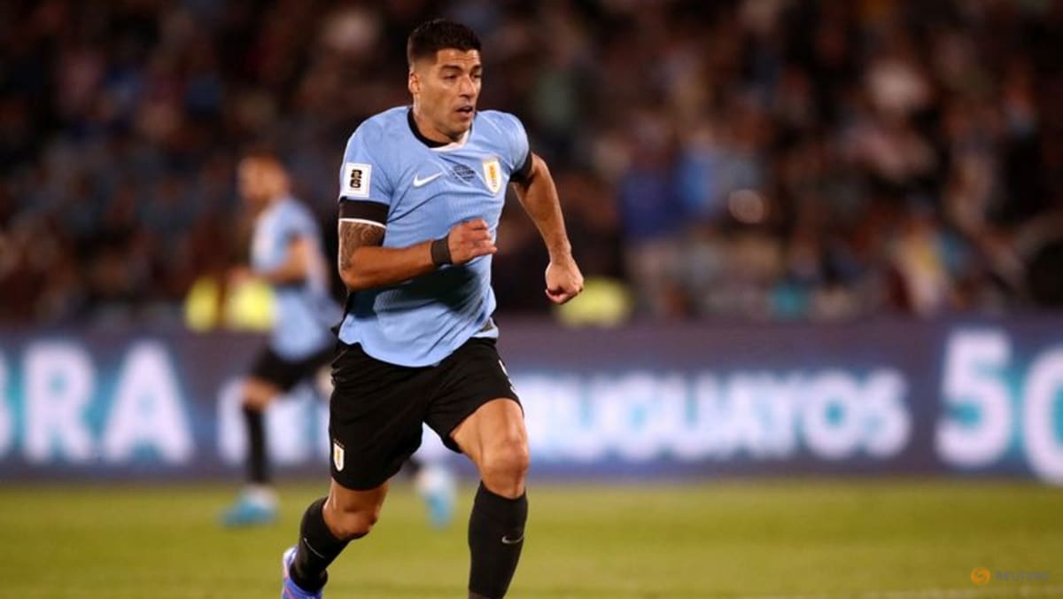 Suarez, Nandez miss out as Bielsa names Uruguay's World Cup squad