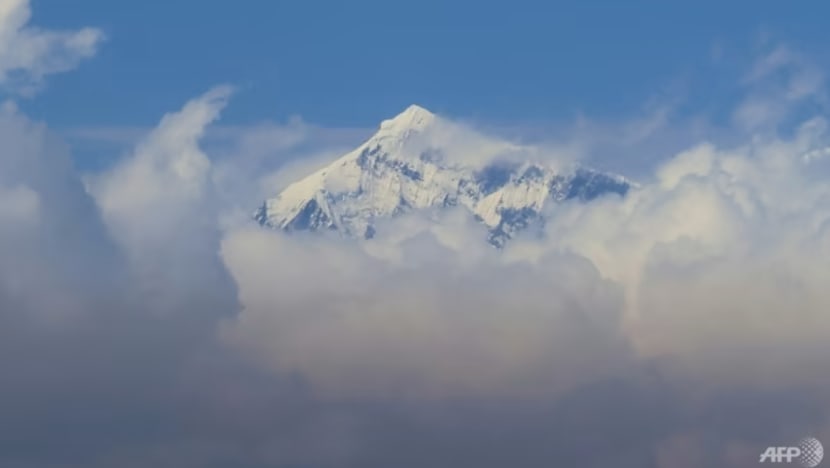 Nepal digesa perketat peraturan mendaki untuk kurangkan kematian di Everest Nepal digesa perketat peraturan mendaki untuk kurangkan kematian di Everest