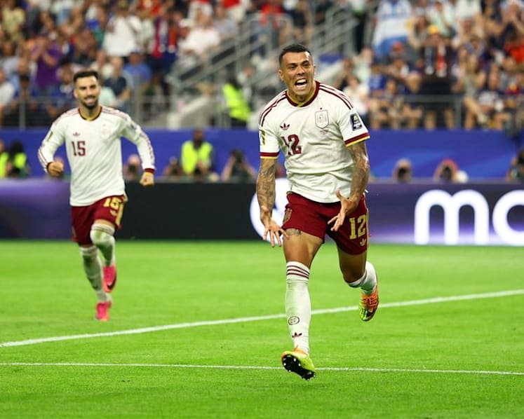 Majestic Spain stun France to reach World Cup final 