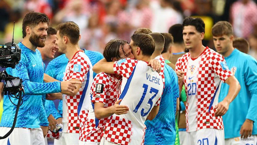 Vlasic header sends Croatia into World Cup knockouts with 2-1 win over Ghana