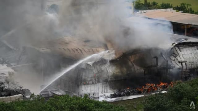 克兰芝废品回收厂起火结构不稳 建设局发出封闭令