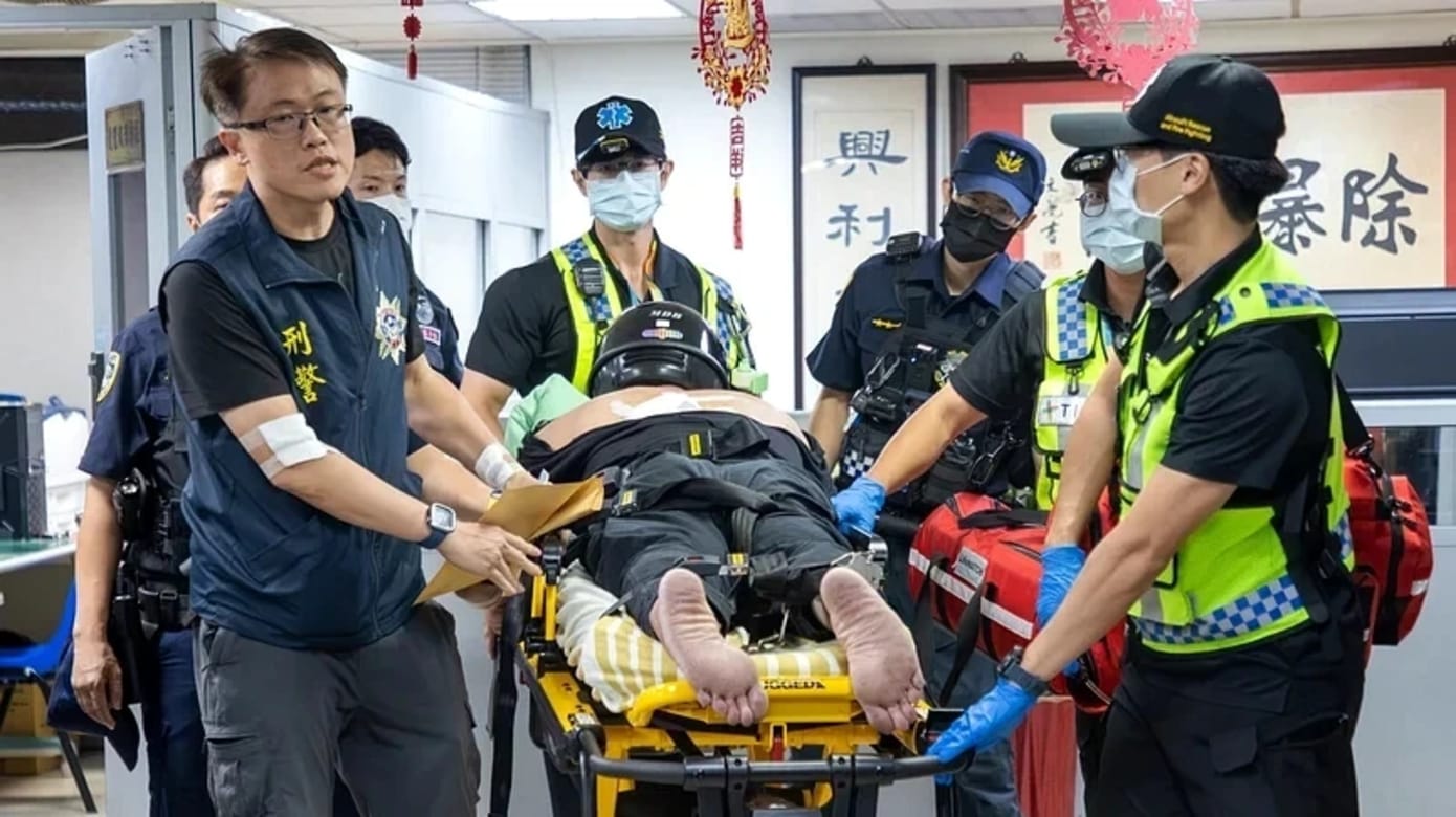 与妻子吵架追到机场 台男持刀挟持国泰实习生