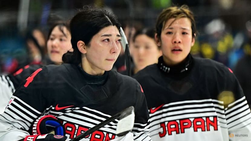 Ice hockey-US wallop Canada, Finland beat Swiss, Germany edge Italy and Sweden stay perfect