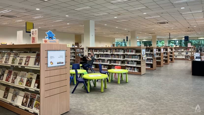 Perpustakaan baharu di AMK Hub lebih mudah diakses tetapi mungkin lebih ramai orang, kata pengunjung