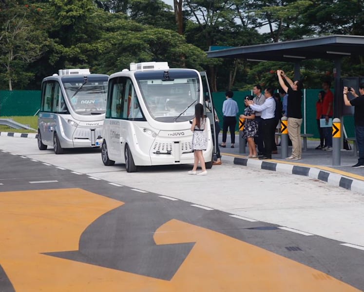 Make warning indicators compulsory on driverless vehicles