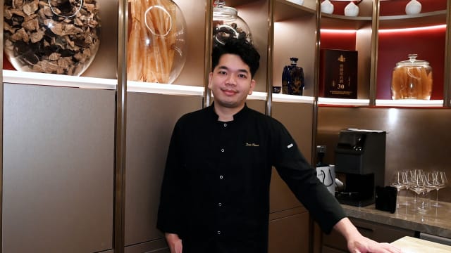 《三把刀》Chef Dee主理新餐馆献摩登粤菜　猪脚冻巧变“黑珍珠”