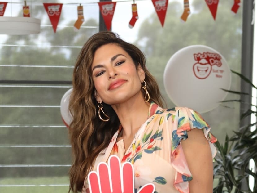 Eva Mendes Was Once Fired From A Part-Time Job At A Hotdog Stand After Giving An "Inappropriate Gift" To Co-Worker 