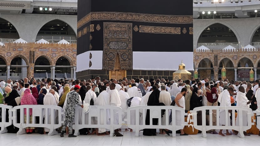 Jemaah umrah digesa elak bersesak dan ambil gambar semasa tawaf Jemaah umrah digesa elak bersesak dan ambil gambar semasa tawaf