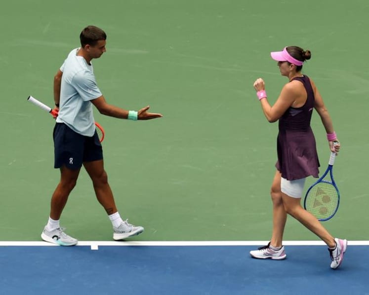 Williams, Alcaraz exit US Open mixed doubles, married Monfils, Svitolina advance