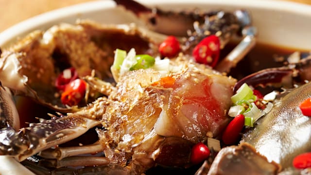 中国一家三口食自制生腌蟹中毒  65岁老妇险丧命