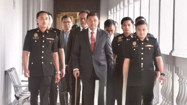 被控受贿21万元等四罪 前马国武装部队总司令不认罪