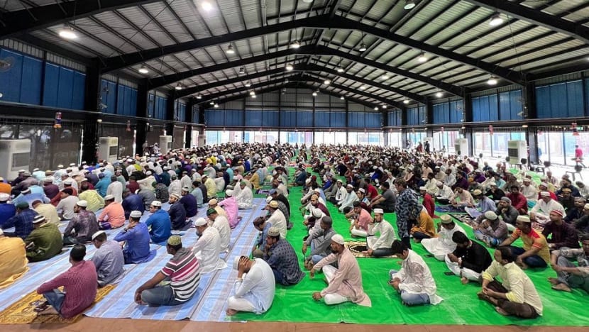 1,500 pekerja hijrahan solat Aidilfitri di Pusat Rekreasi Tuas South