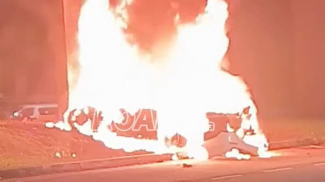 轿车TPE起火一人死 起火原因待查 轿车TPE起火一人死 起火原因待查