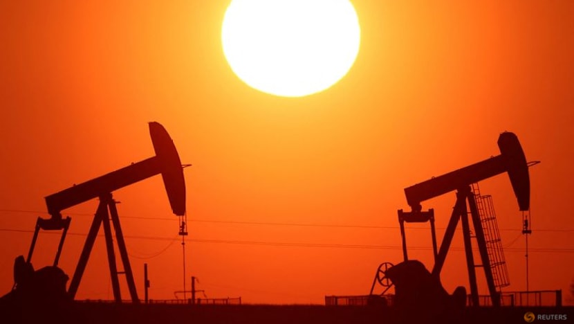 Oil reverses as Iran raises hopes of fresh negotiations