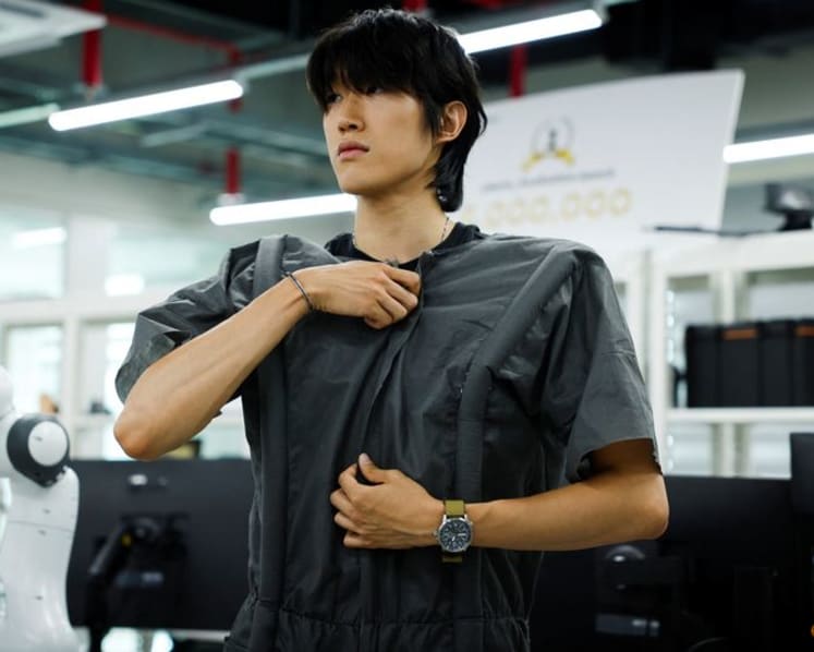 South Korea-US team unveils robotic technology that dresses the wearer