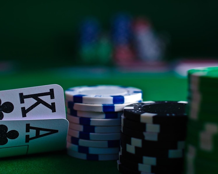 Trio jailed for using super glue on their palms to steal casino chips