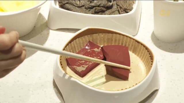 猪血时隔27年重回本地餐桌 餐馆与小贩摊位陆续上架