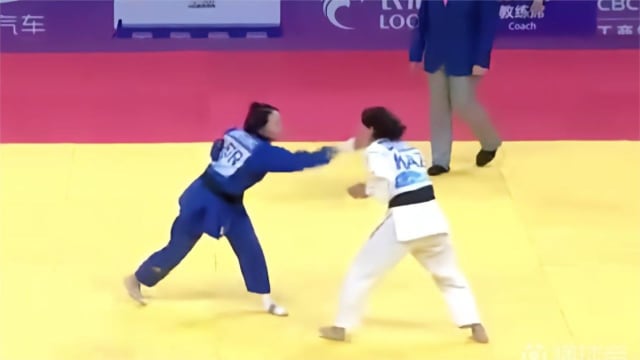 柔道赛中疑不慎掌掴对手 韩国选手被判罚下场