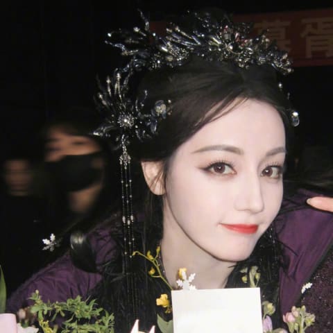 独家曝光!中国短剧《逆骑》曝光AI换脸迪丽热巴内幕,剧组紧急删除画面灭火