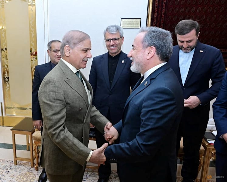 US-Iran peace hopes fade despite foreign minister's diplomatic push