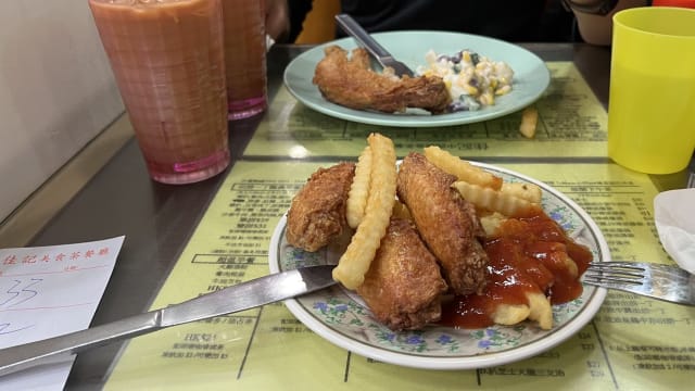 【城市呼吸｜黄素怀】食炸鸡和“捞丁”的港式下午茶