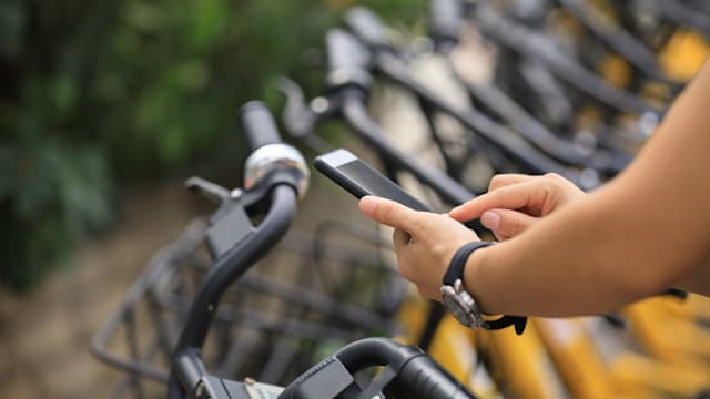 交女友还能赚钱？他扫了二维码一夜亏逾3万新元