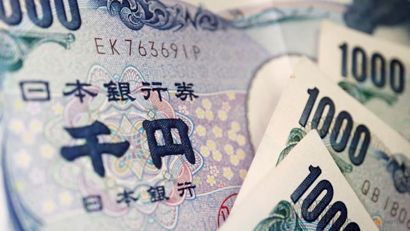 Yen weaker in thin trading as traders stay alert to intervention risk