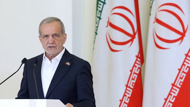 伊朗：不会屈服于世界强权施加的压力