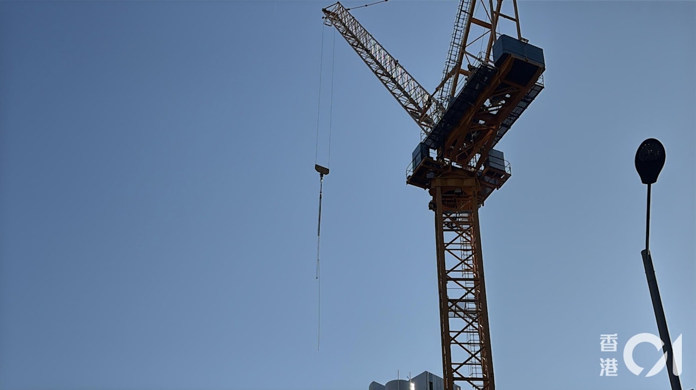 港工地吊运瓶坠落 砸中工人一死二伤