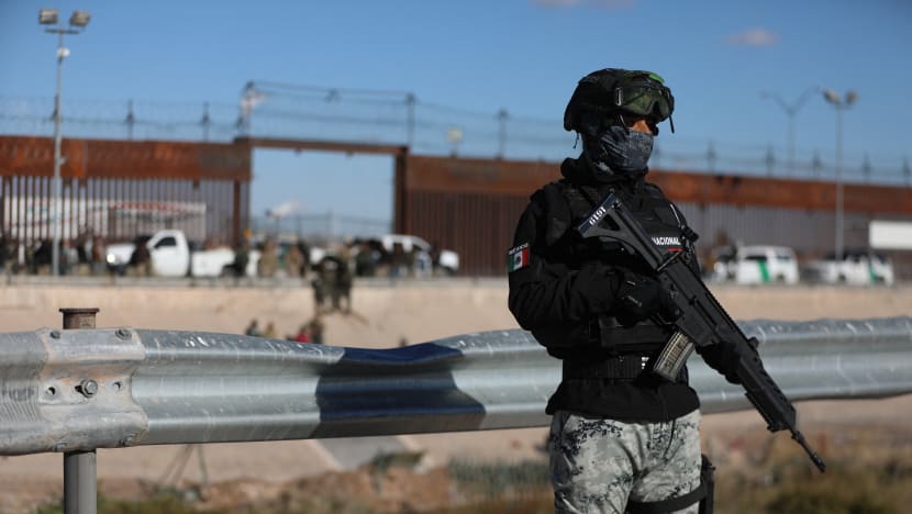 Tentera Amerika bersiap sedia kerah lagi 1,500 askar ke sempadan Mexico Tentera Amerika bersiap sedia kerah lagi 1,500 askar ke sempadan Mexico