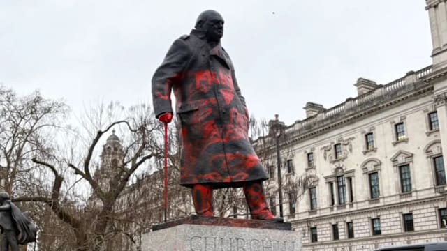 破坏丘吉尔雕像 男子又因涉支持巴勒斯坦组织被捕