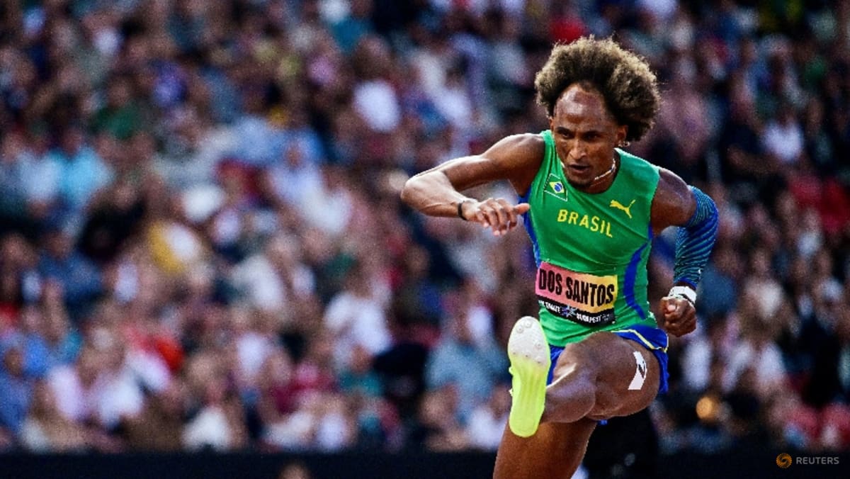 Dos Santos delivers again as Sedjati springs 800m surprise in Budapest