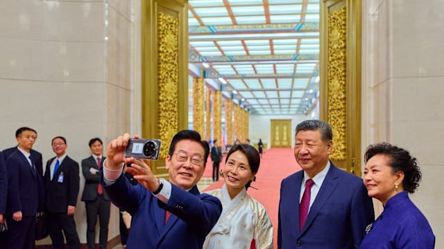 李在明用小米自拍 习近平打趣：检查有无监听