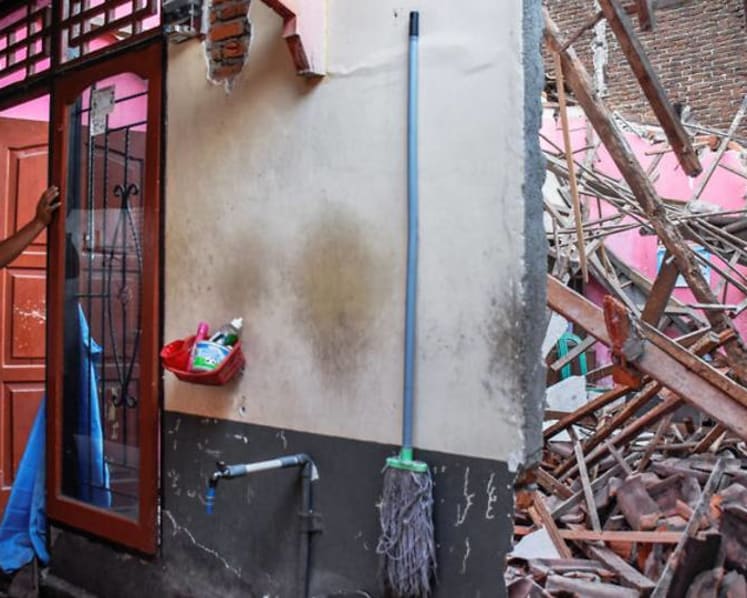 President Halimah, PM Lee extend condolences to Indonesia over Lombok earthquake; Singapore to donate US$100,000