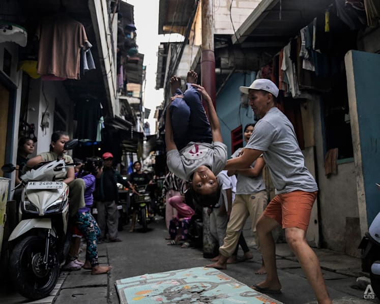 Inside the Jakarta alleyway 'gym' training young gymnastics champions Inside the Jakarta alleyway 'gym' training young gymnastics champions