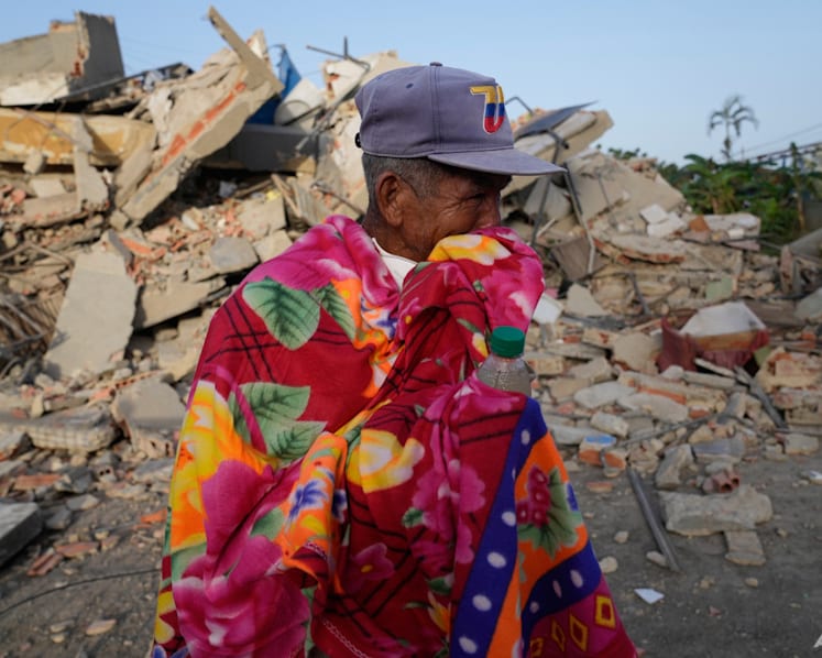 Venezuelans take search for the missing into their own hands as earthquake death toll tops 900