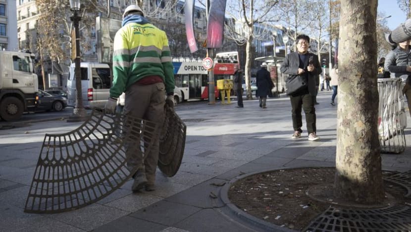 Champ-Elysees ditutup akibat rusuhan ganas