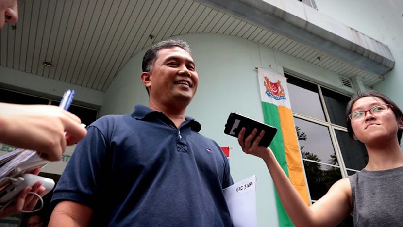 Potential candidates arrive at the Elections Department