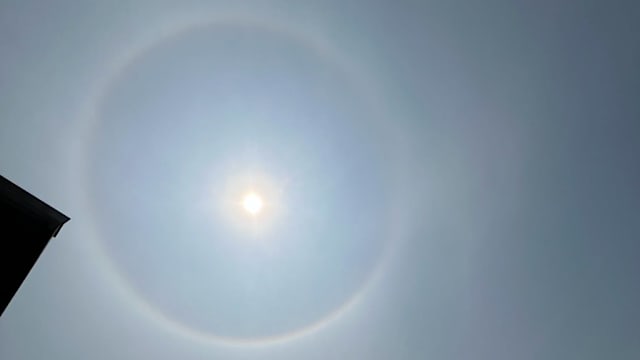 李显龙资政时隔一年多  再度分享罕见日晕照片