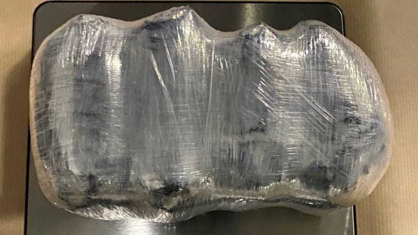 3.2kg of drugs worth S$268,000 seized in CNB raid, woman arrested 3.2kg of drugs worth S$268,000 seized in CNB raid, woman arrested
