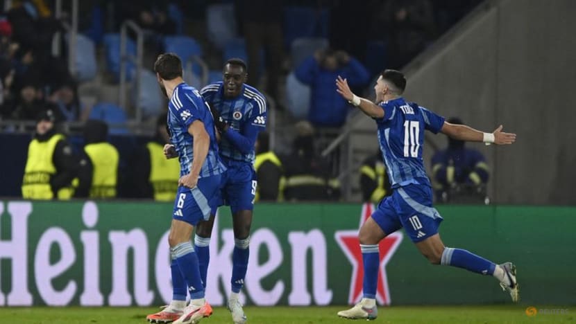 Stuttgart stay in playoff hunt with 3-1 win in Bratislava