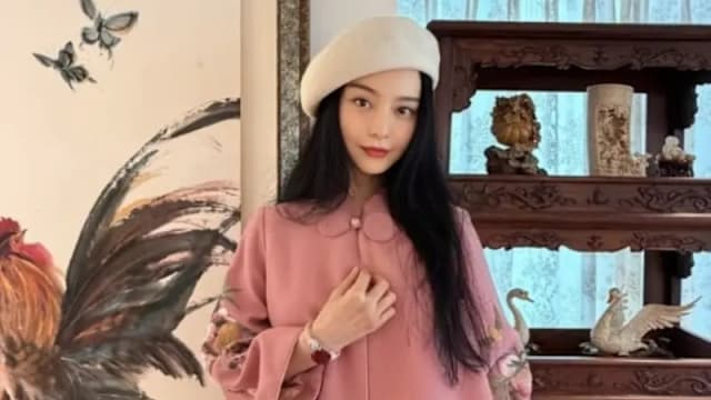 还以为是手表！范冰冰新春美照展示巨型红宝石手镯