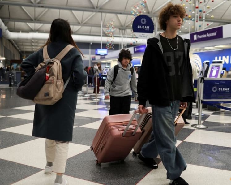 Analysis:Airlines face fare dilemma as fuel spike threatens travel demand