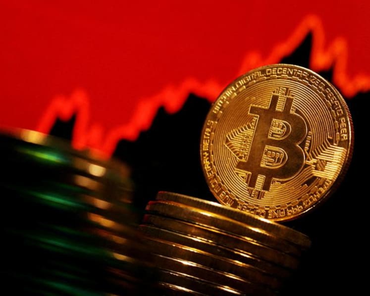 ‘High level of risk’: Singapore brokerages run customer reviews, display warnings on spot bitcoin ETFs